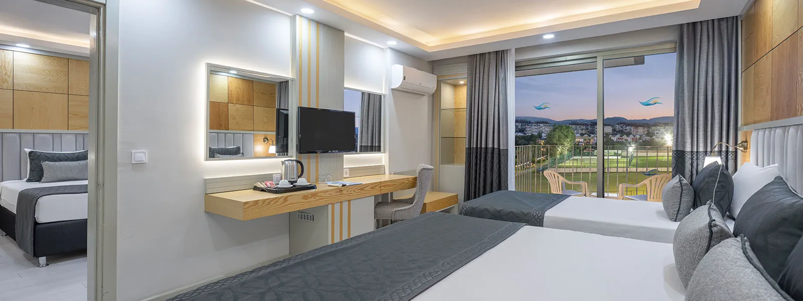 Deluxe Family Room Land View