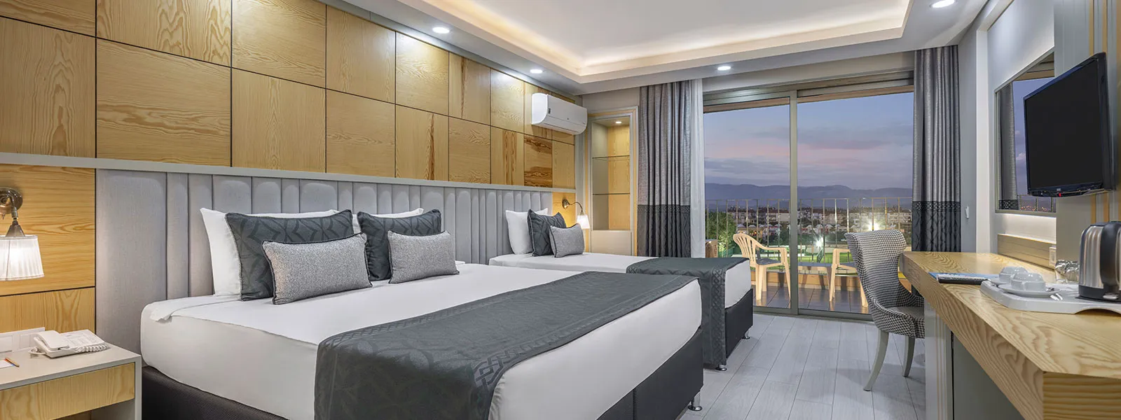 Deluxe Room Land View